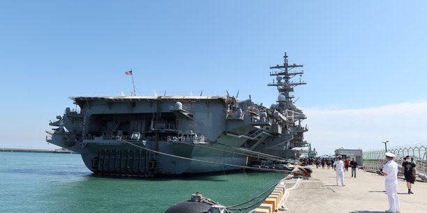 Le porte-avions uss ronald reagan de la marine americaine ancre dans un port a busan, en coree du sud[reuters.com]