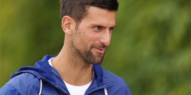 Novak djokovic avant l'entrainement, a wimbledon[reuters.com]