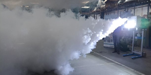 Le générateur de brouillard est capable de produire 14.000 m3 d'un brouillard intense en quelques secondes.