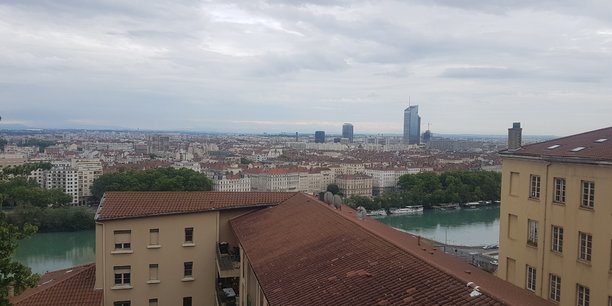 A Lyon, le prix de vente moyen s'affiche désormais à 4.893 €/m² pour les appartements anciens, soit une baisse de -1,5%. Ce qui ne la détrône tout de même pas de sa place de deuxième ville la plus chère de France.