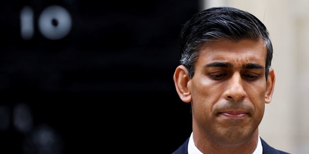 Rishi Sunak lors de sa première allocution devant le 10 Downing Street à Londres.