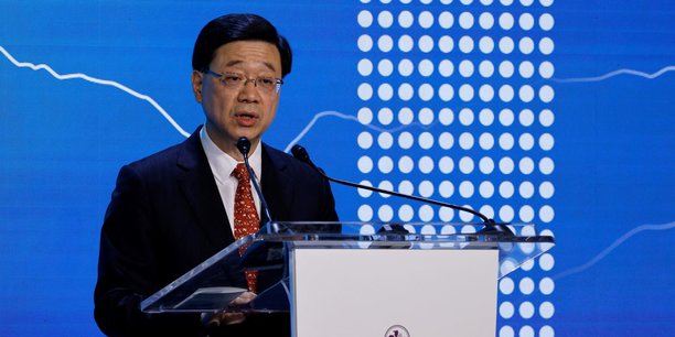 Hong Kong: le nouveau gouvernement pro-chinois veut faire revenir les investisseurs