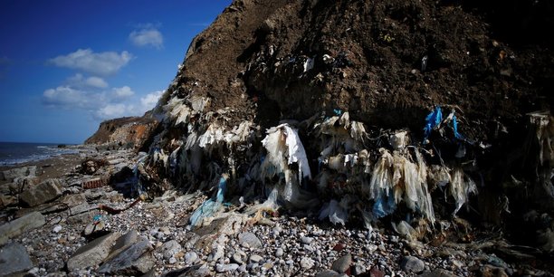 450.000 m3 de déchets s'accumulent au pied de la falaise sur un site classé Natura 2000
