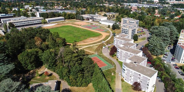 L'Ecole Centrale de Lyon compte actuellement 3.000 étudiants, répartis entre ses campus d'Ecully et de Saint-Etienne.