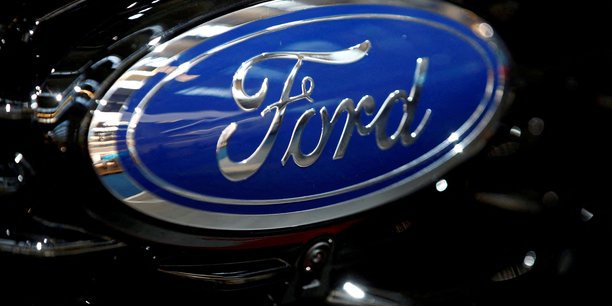 Photo d'archives du logo de ford au salon de l'automobile de francfort[reuters.com]
