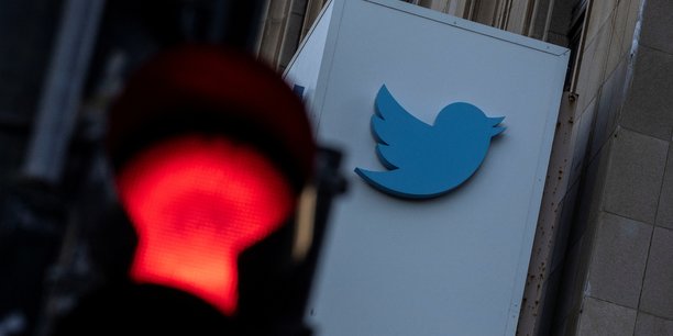 Le logo de twitter au siege de l'entreprise a san francisco, en californie[reuters.com]