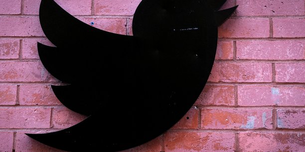 Le logo de twitter a l'exterieur des bureaux a new york[reuters.com]