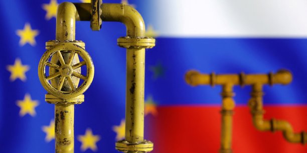 Photo d'illustration d'un modele de gazoduc, des drapeaux de l'ue et de la russie[reuters.com]