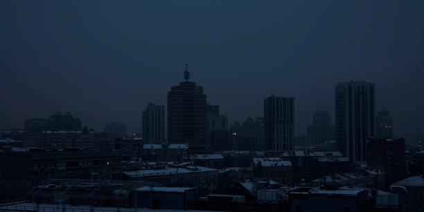 Photo de la ville de kyiv privee d'electricite[reuters.com]