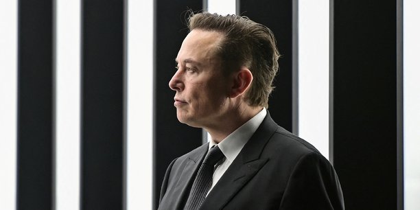 Elon musk a l'ouverture d'une usine tesla[reuters.com]