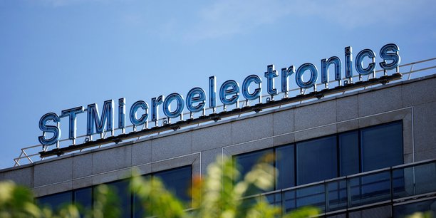 Photo d'illustration du logo de stmicroelectronics sur un batiment de l'entreprise[reuters.com]