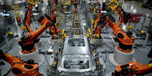 Des robots autonomes assemblent un suv dans une usine bmw a greer, en caroline du sud, aux etats-unis[reuters.com]