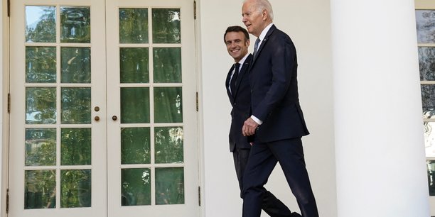 Le president americain joe biden et le president francais emmanuel macron apres une ceremonie officielle a la maison blanche a washington[reuters.com]