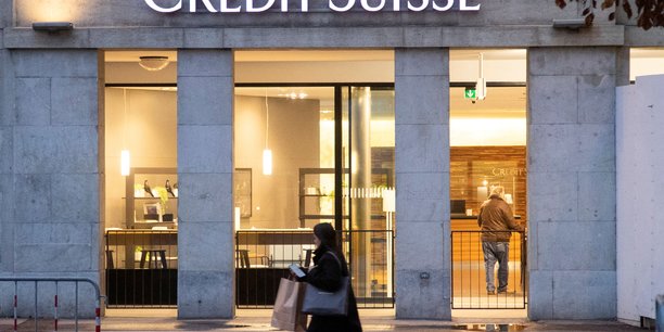 Le logo de credit suisse devant une succursal a berne, en suisse[reuters.com]