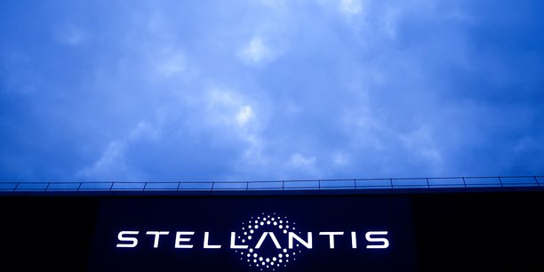 Le logo stellantis sur un batiment a velizy-villacoublay pres de paris[reuters.com]