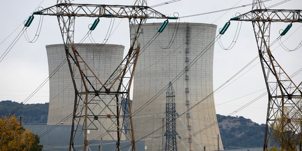 Des lignes electriques devant la centrale nucleaire du tricastin a saint-paul-trois-chateaux, france[reuters.com]
