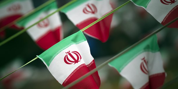 Photo d'archives: les drapeaux nationaux de l'iran sont vus sur une place de teheran[reuters.com]