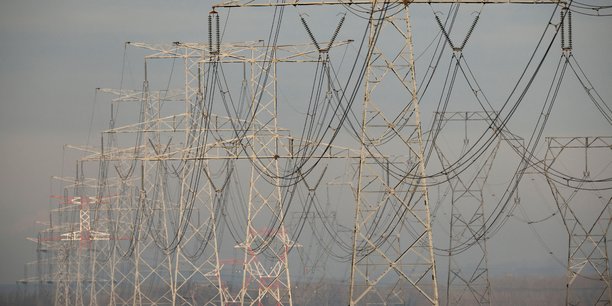 Des pylones de lignes electriques a haute tension a avesnes-le-sec[reuters.com]