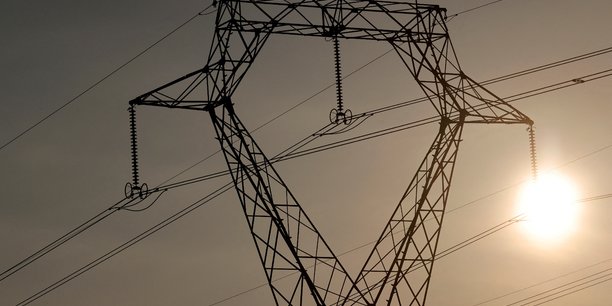 Des pylones de lignes electriques a haute tension[reuters.com]