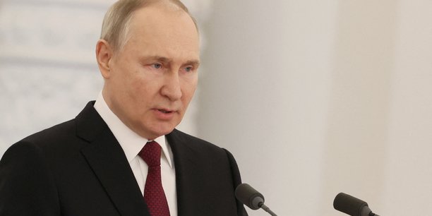 Vladimir poutine durant un discours lors d'une ceremonie militaire[reuters.com]
