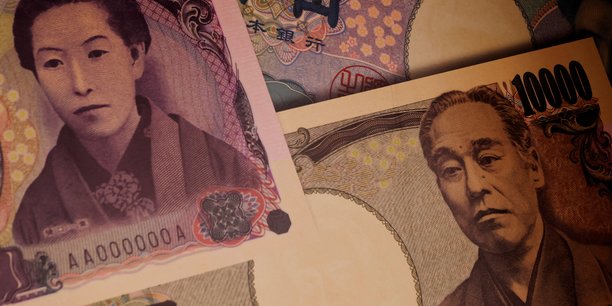 Le Yen japonais perd 15% face au dollar américain sur un an