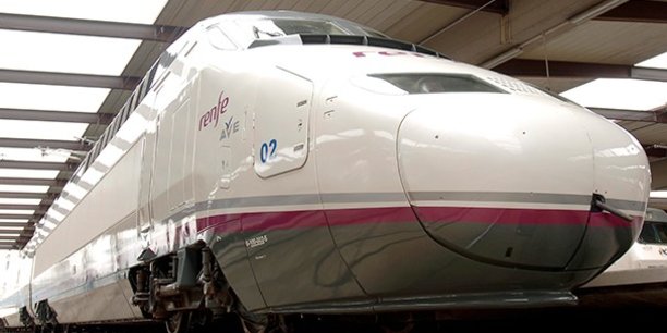 Les trains à grande vitesse AVE S-100 de Renfe se préparent à circuler en France.