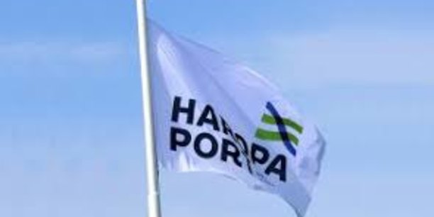 Le drapeau d'Haropa Port (contraction du Havre, de Rouen et de Paris) flotte sur les ports de la vallée de Seine depuis le 1er juin 2021.