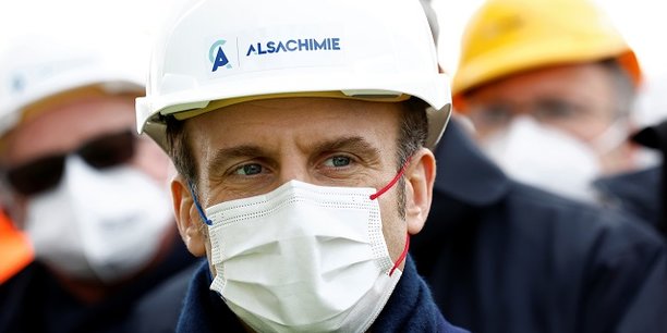Emmnanuel Macron sur le site d'Alsachimie en janvier 2022.