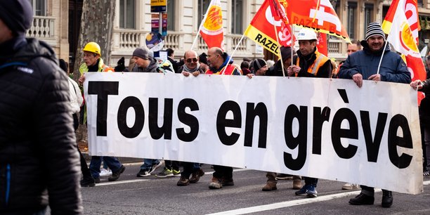 Les syndicats espéraient une mobilisation massive des grévistes ce jeudi 19 janvier, et leur espérance ont été plus que comblées au vu des chiffres annoncés. (Photo: manifestation ce jeudi 19 janiver à Toulouse contre la réforme des retraites et son recul de l'âge légal de départ à la retraite à 64 ans)