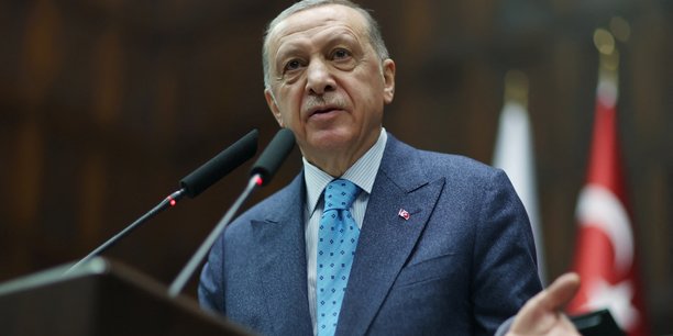 Le president turc erdogan s'adresse aux legislateurs de son parti ak lors d'une reunion au parlement a ankara[reuters.com]