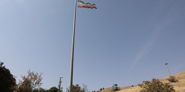 Le drapeau iranien flotte au-dessus de la prison d'evin a teheran[reuters.com]