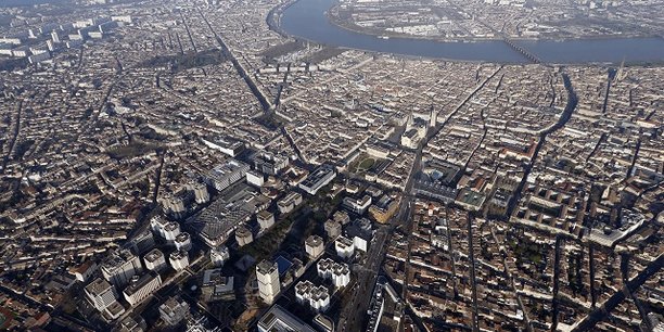 Vue aérienne du centre-ville de Bordeaux.