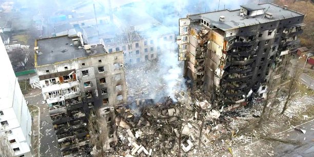 La ville de Borodianka (Ukraine), après des bombardements aériens russes en mai 2022. La guerre ne baissera probablement pas d’intensité en 2023.