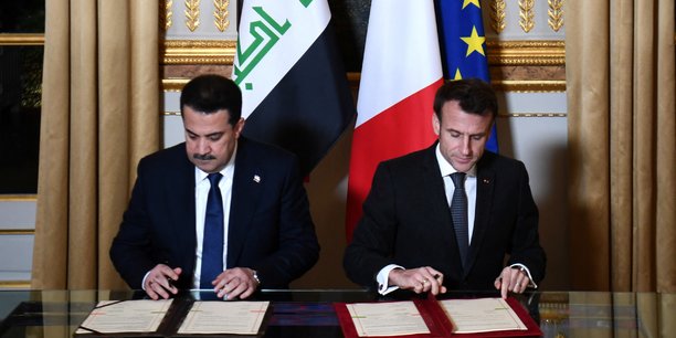 Le president francais emmanuel macron et le premier ministre irakien mohammed al-sudani signent des documents a l'elysee a paris[reuters.com]