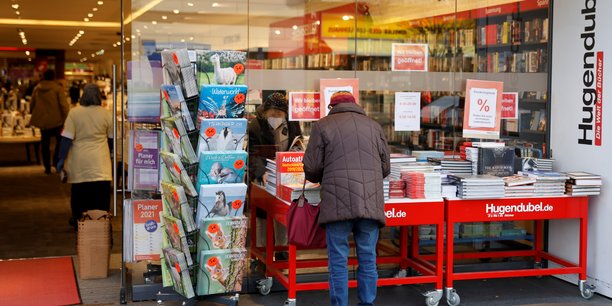 Une librairie dans la rue commercante schloss strasse, a berlin[reuters.com]