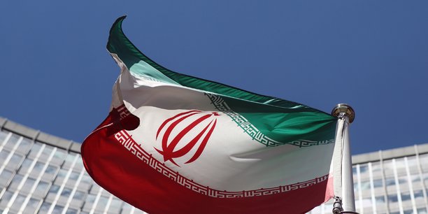 Un drapeau iranien flotte devant le siege de l'onu a vienne[reuters.com]