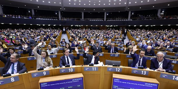 Vote du parlement europeen sur la levee de l'immunite de deux deputes europeens a bruxelles[reuters.com]