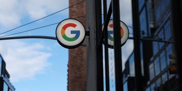 Le logo de google llc est visible dans le google store chelsea a new york[reuters.com]