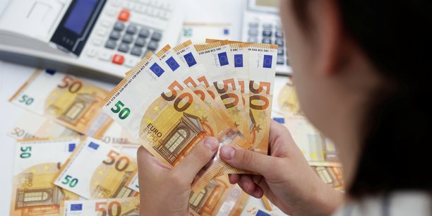 Illustration montrant des billets en euros[reuters.com]
