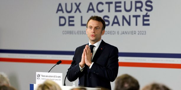 Lors de ses voeux aux soignants, Emmanuel Macron avait appelé à « sortir de ce jour de crise sans fin ».