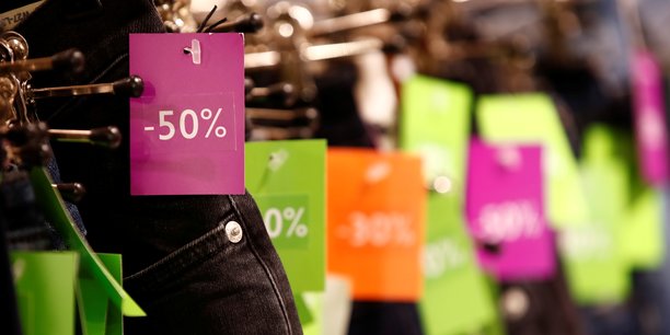 Chez les détaillants indépendants, « la dynamique (des soldes) ne prend pas », s'inquiète la Fédération nationale de l'habillement.