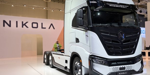 Renault Trucks, filiale de Volvo, fait partie des constructeurs à s'être lancé sur le marché des camions électriques. L’entreprise a franchi en 2022 la barre des mille exemplaires produits sous le sigle E-Tech dans son usine française près de Caen.