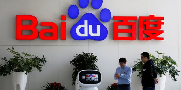 Un robot baidu pres du logo de l'entreprise a son siege social a pekin, en chine[reuters.com]
