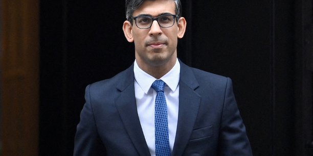 Le premier ministre britannique rishi sunak devant le 10 downing street[reuters.com]