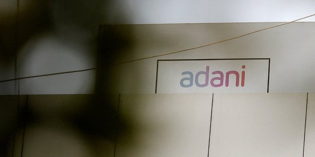 Le logo du groupe adani sur l'un de ses batiments a ahmedabad, en inde[reuters.com]