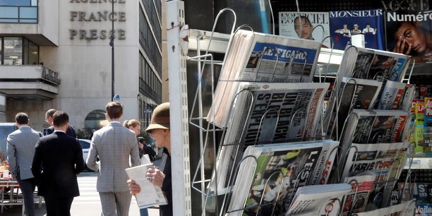 Confrontés notamment à la flambée des coûts du papier, presque tous les quotidiens nationaux ont augmenté leurs prix en kiosques début janvier, de 10 à 30 centimes (photo AFP).