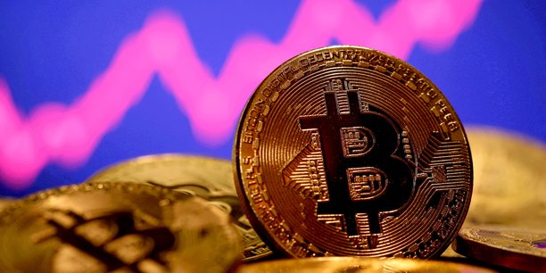 Le bitcoin a vu sa valeur grimper de 15,7% depuis dimanche soir pour atteindre 32.600 dollars (30.836 euros) ce mercredi à 16h