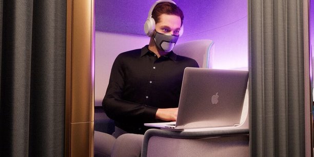 Skyted a réalisé les premiers essais usagers de son masque anti-bruit pour garantir discrétion et confidentialité lors d'une réunion en visio ou un appel téléphonique.
