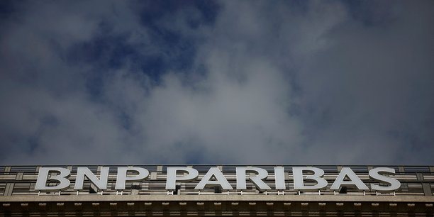 La première banque européenne, BNP Paribas, tient son rang avec un bénéfice net élevé de 2,8 milliards d'euros entre avril et juin, talonné en France par Crédit Agricole (2,5 milliards d'euros, en hausse de 2,1%).
