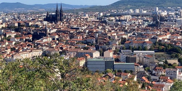 Clermont-Ferrand, 3.000 transactions immobilières ont été réalisées l'an dernier dans l'ancien. Dans la capitale auvergnate, le prix au m2 s'élève aujourd'hui à un peu plus de 2 400 euros en moyenne.